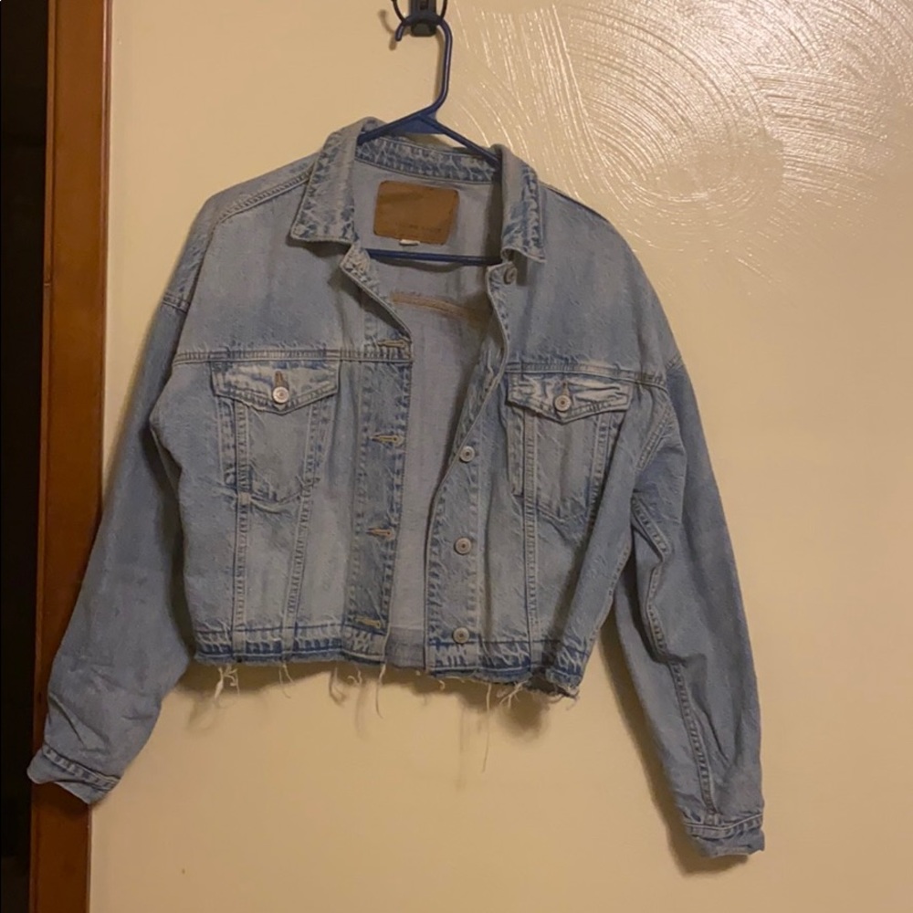 AE Medium Wash frayed Cropped Denim Jacket
